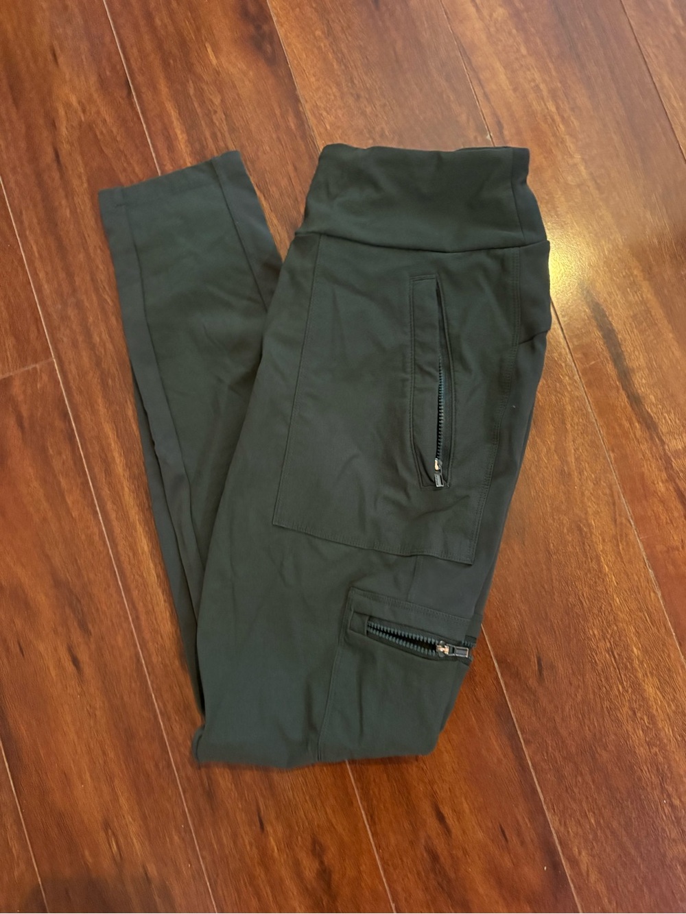 Women’s Athleta Headlands Hybrid Cargo Pants - Size 4